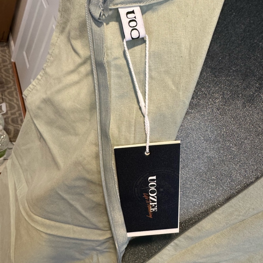 Uoozee gray Linen jump suit. With pockets and shoulder pads. Size Large - Picture 6 of 7